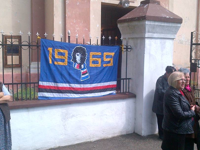 Un&#39;altra bandiera blucerchiata esposta dai tifosi. Boskov  stato allenatore della Sampdoria dal 1986 al 1992, portandola allo storico scudetto del &#39;91 